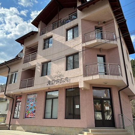 Advel Guest Hous Hotell Madzhare Exteriör bild