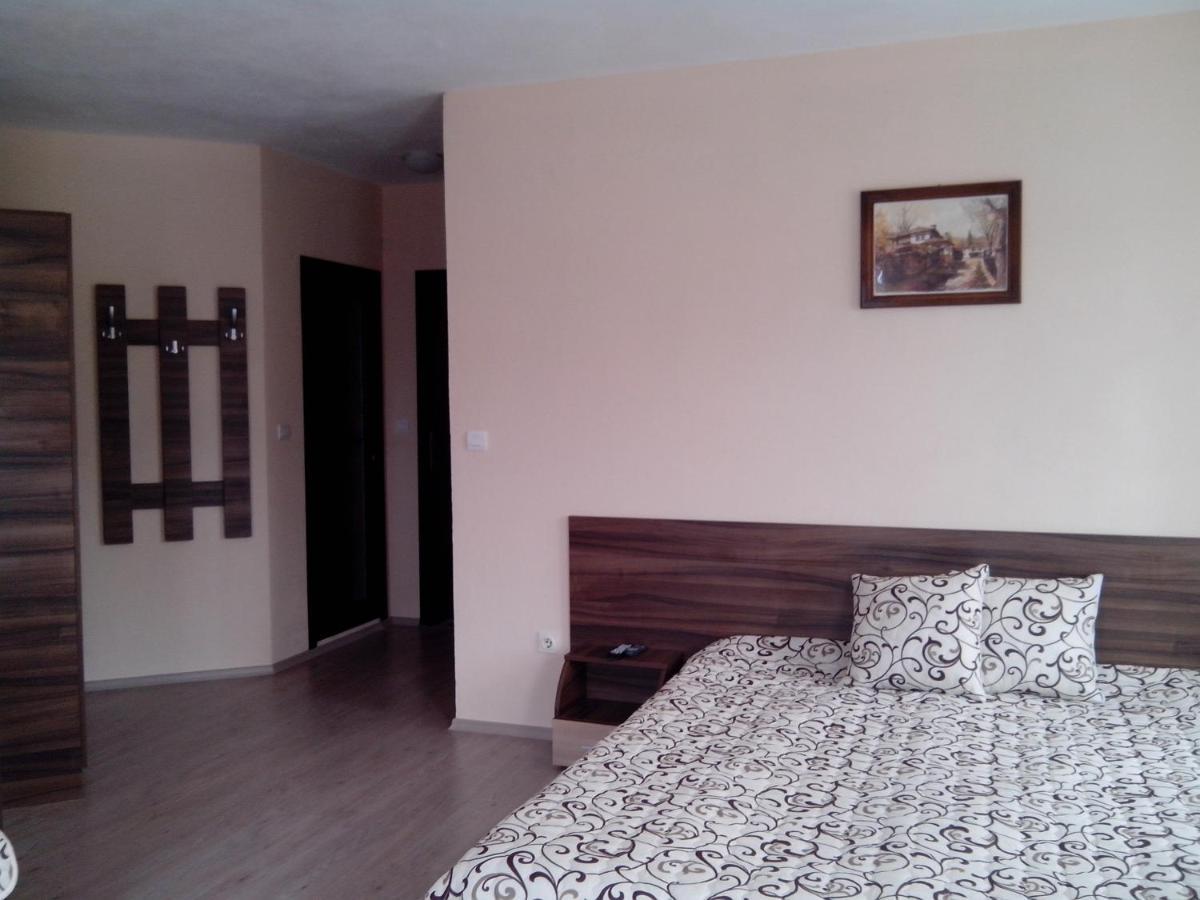 Advel Guest Hous Hotell Madzhare Exteriör bild