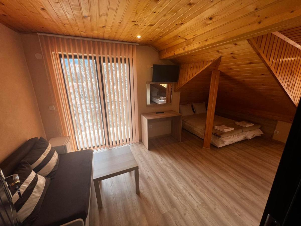 Advel Guest Hous Hotell Madzhare Exteriör bild