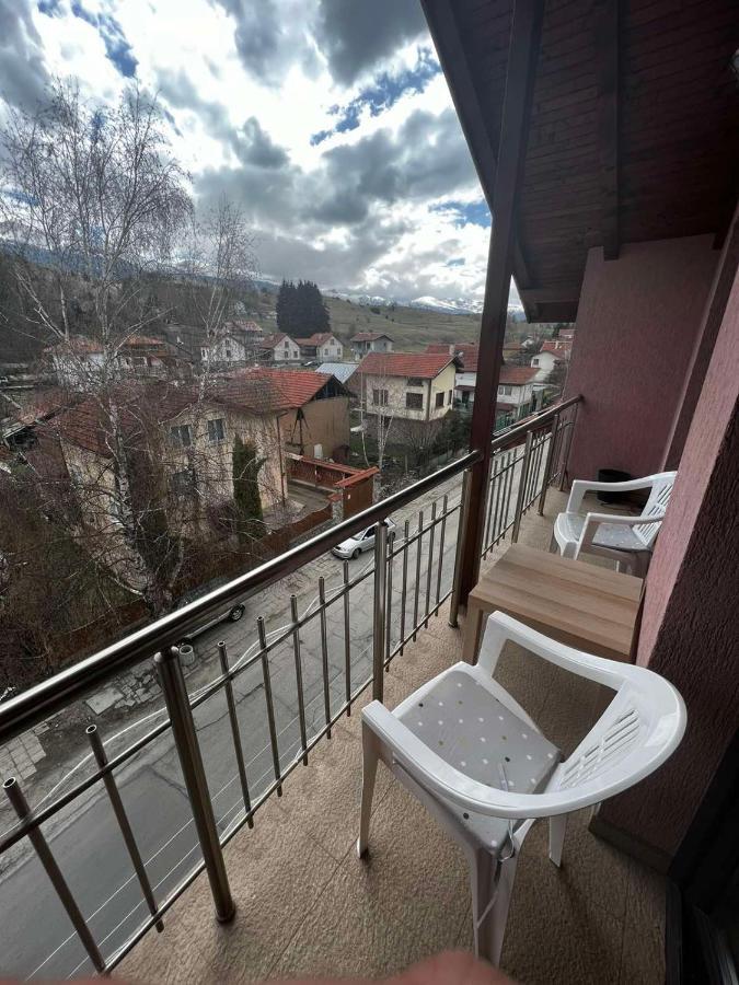 Advel Guest Hous Hotell Madzhare Exteriör bild