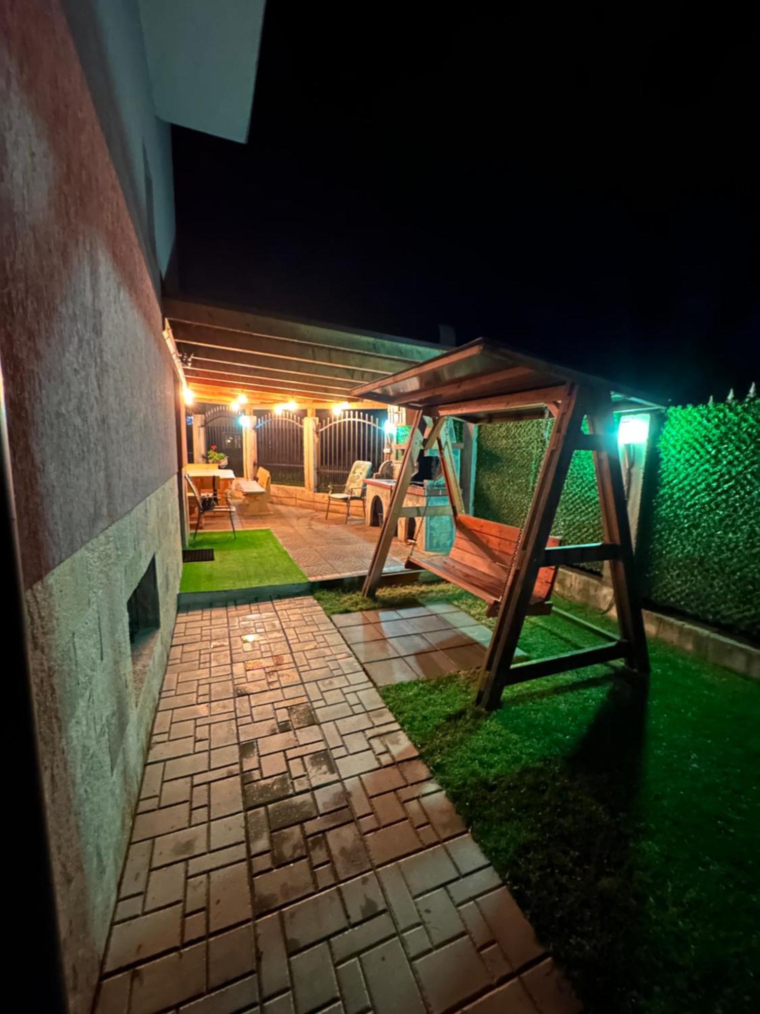 Advel Guest Hous Hotell Madzhare Exteriör bild