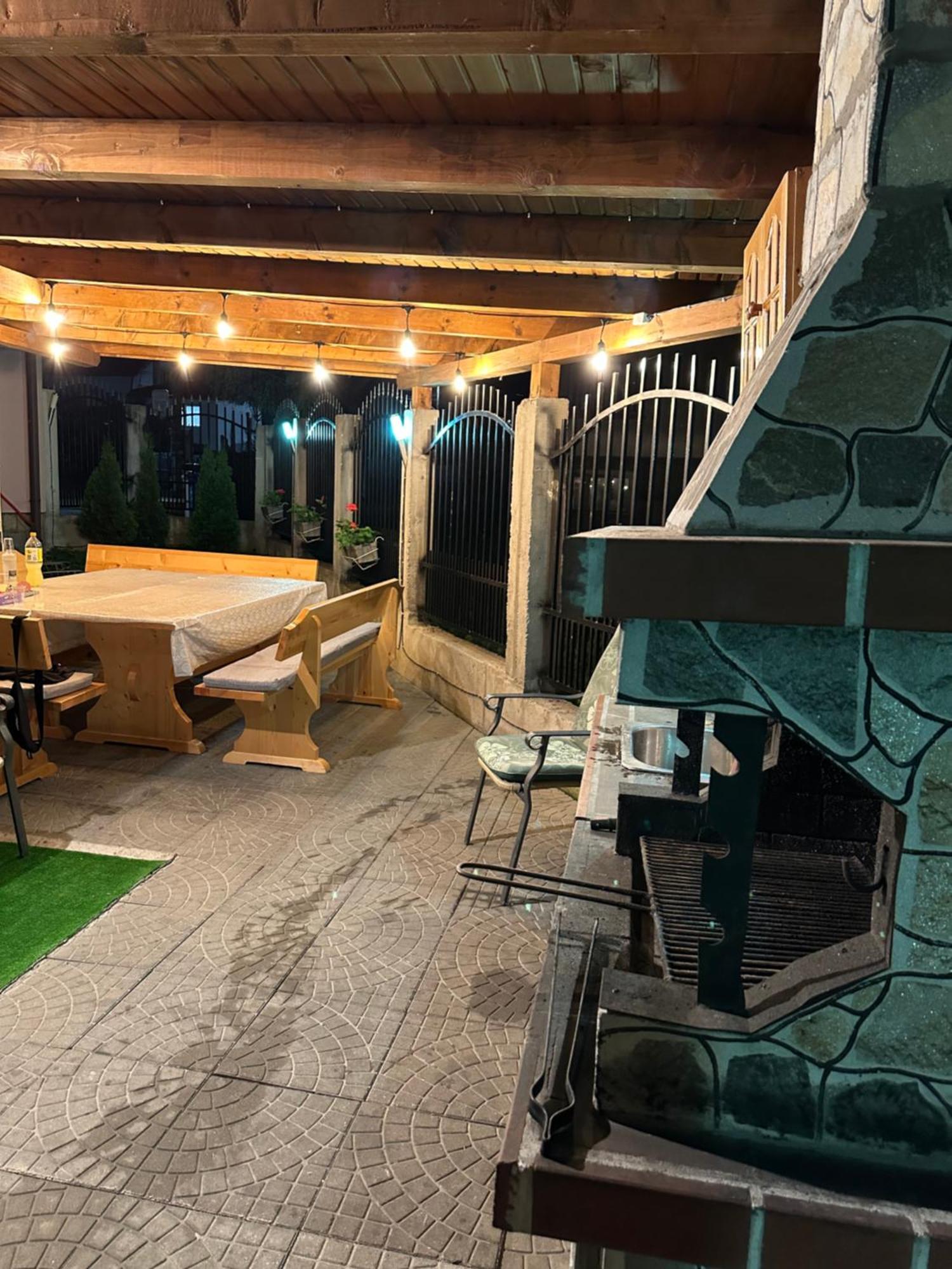 Advel Guest Hous Hotell Madzhare Exteriör bild