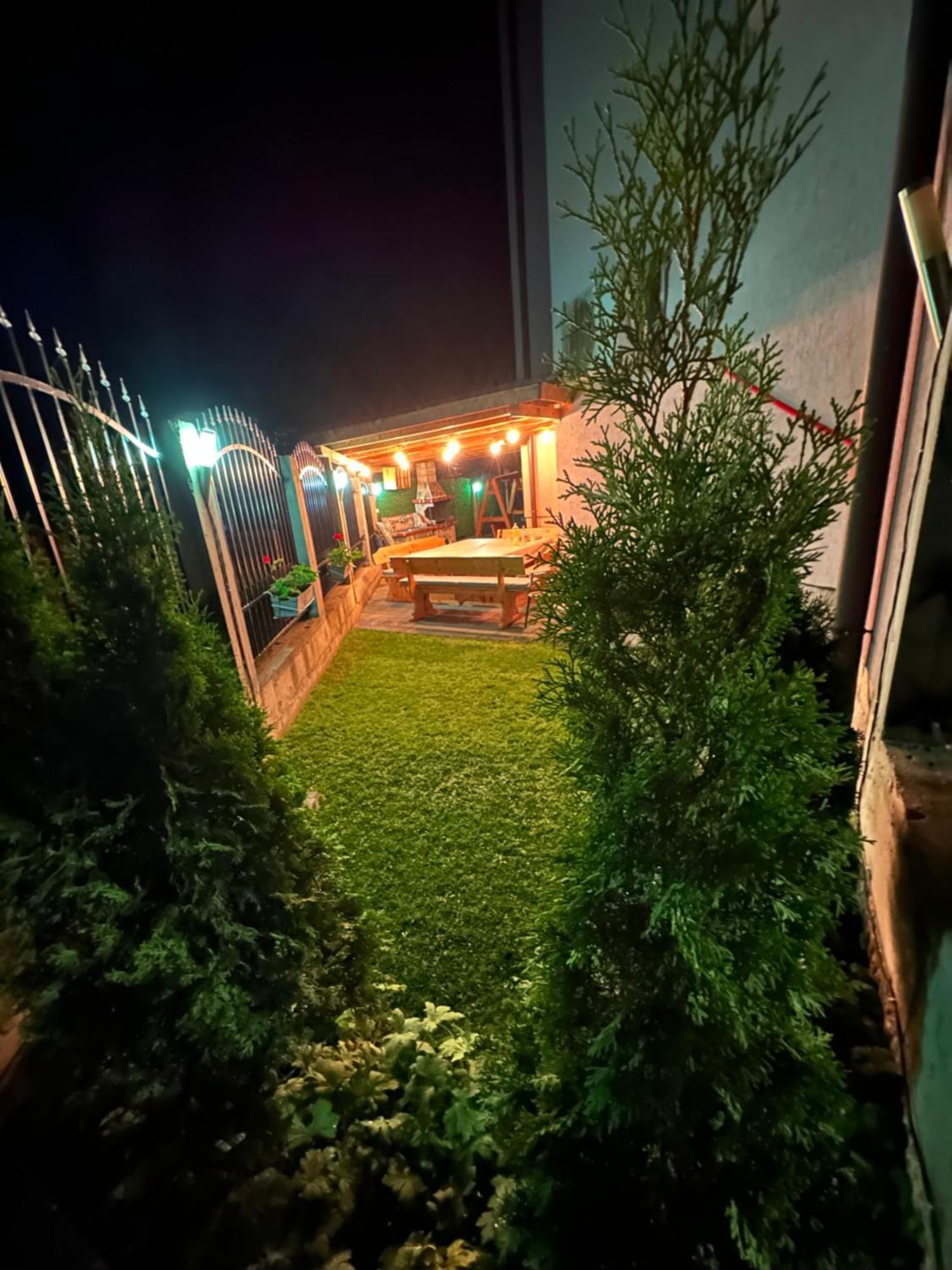 Advel Guest Hous Hotell Madzhare Exteriör bild