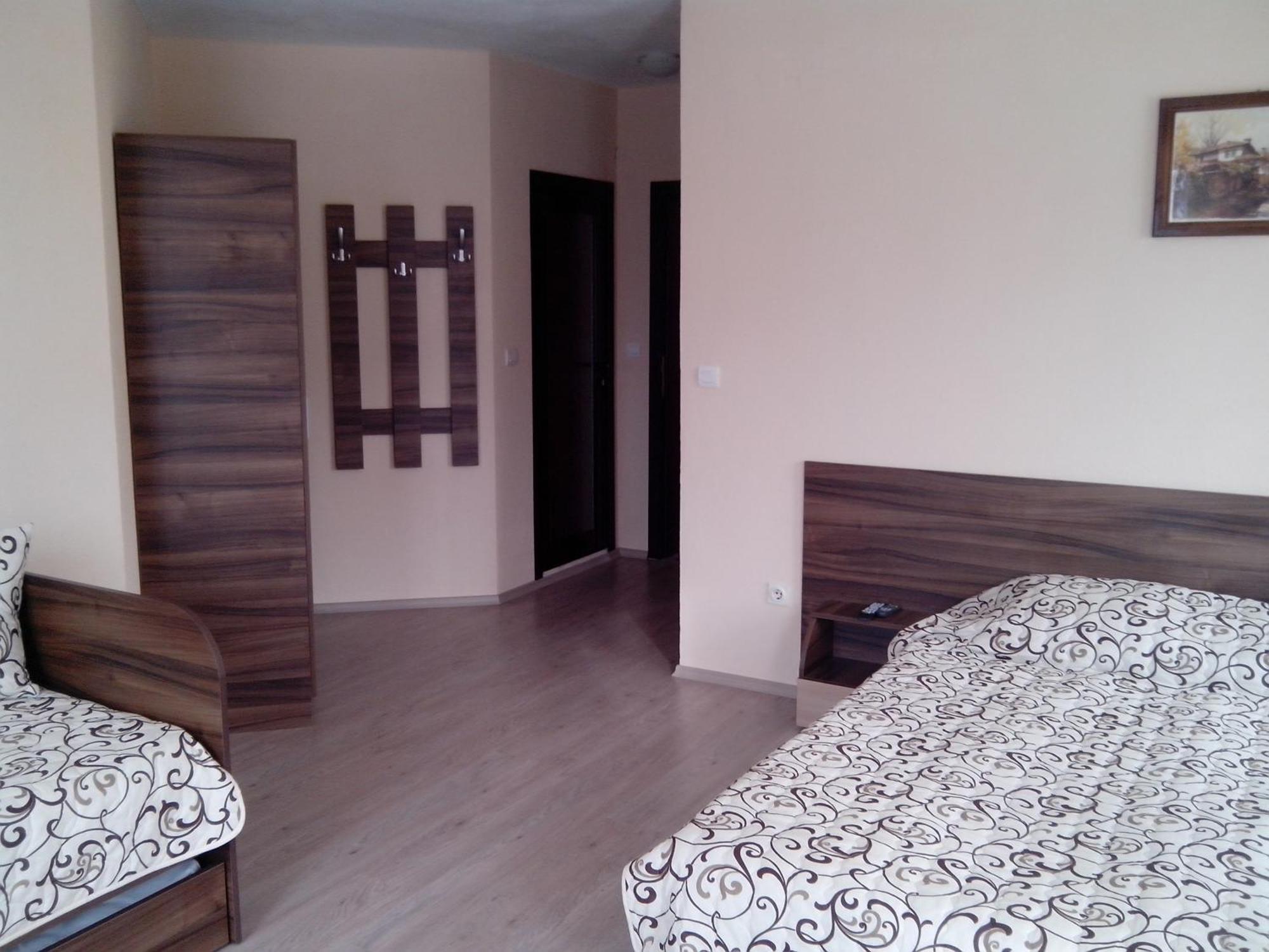 Advel Guest Hous Hotell Madzhare Exteriör bild