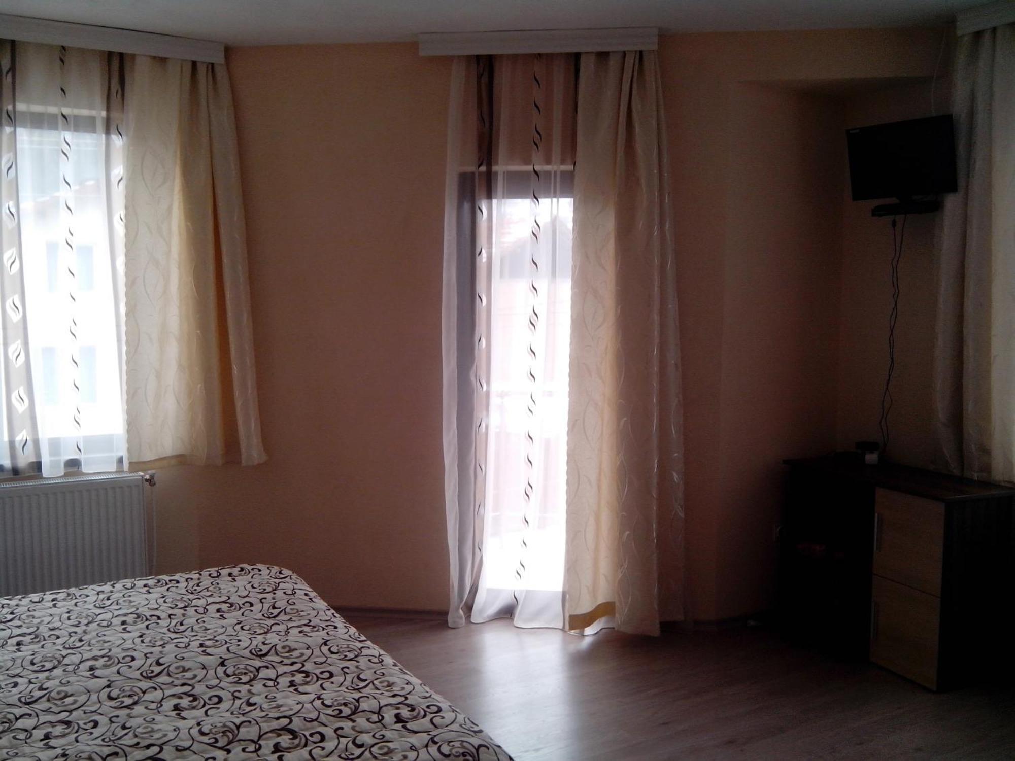 Advel Guest Hous Hotell Madzhare Exteriör bild