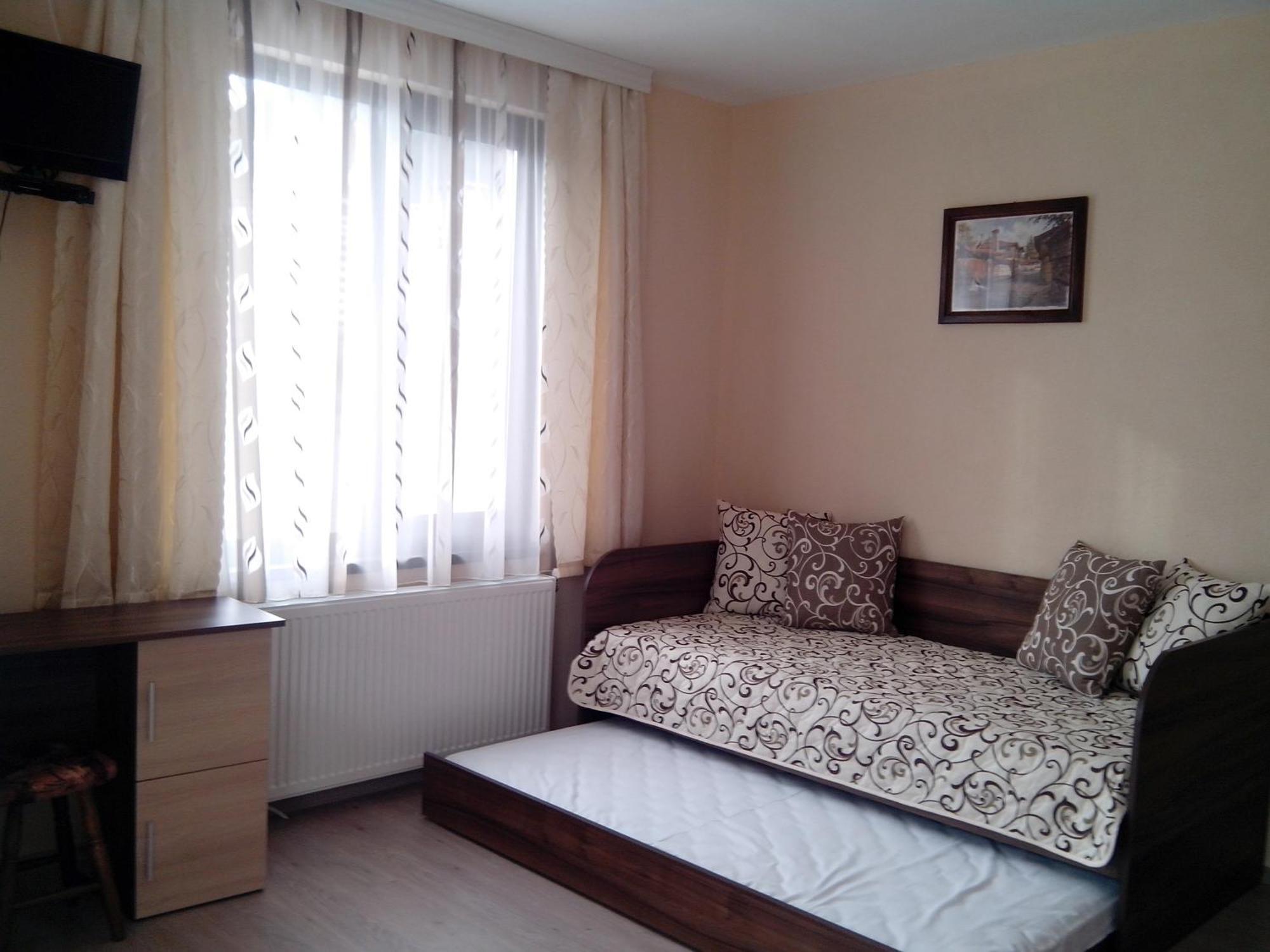 Advel Guest Hous Hotell Madzhare Exteriör bild