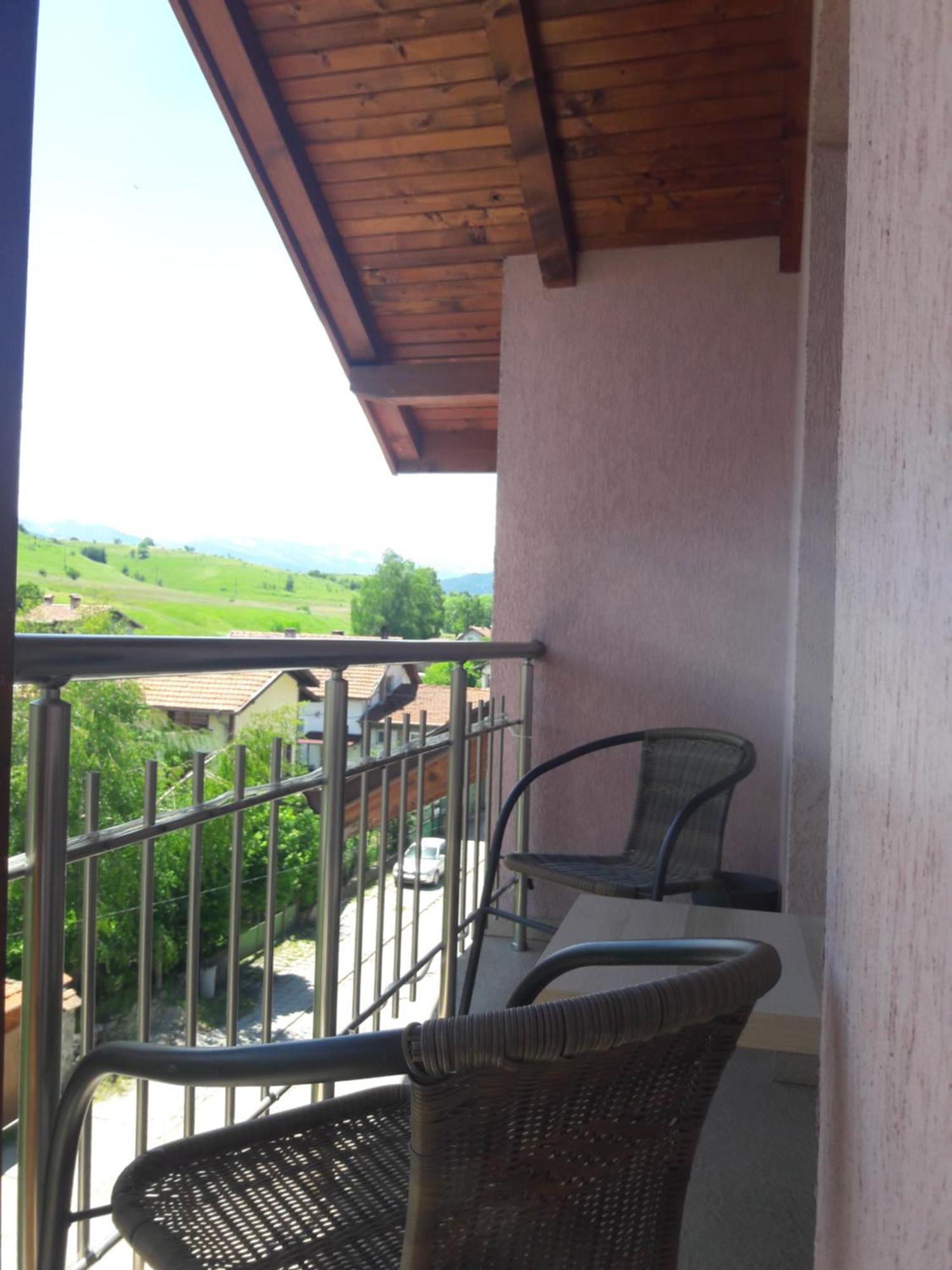Advel Guest Hous Hotell Madzhare Exteriör bild