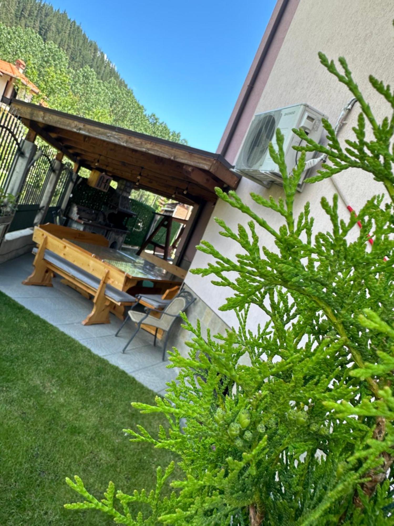Advel Guest Hous Hotell Madzhare Exteriör bild