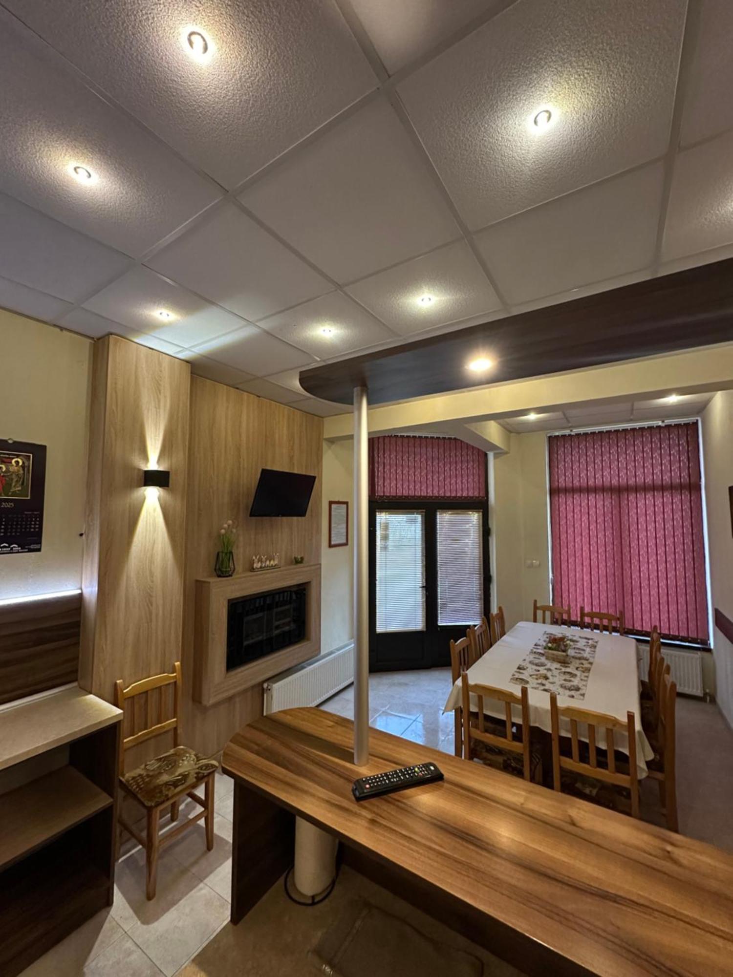 Advel Guest Hous Hotell Madzhare Exteriör bild