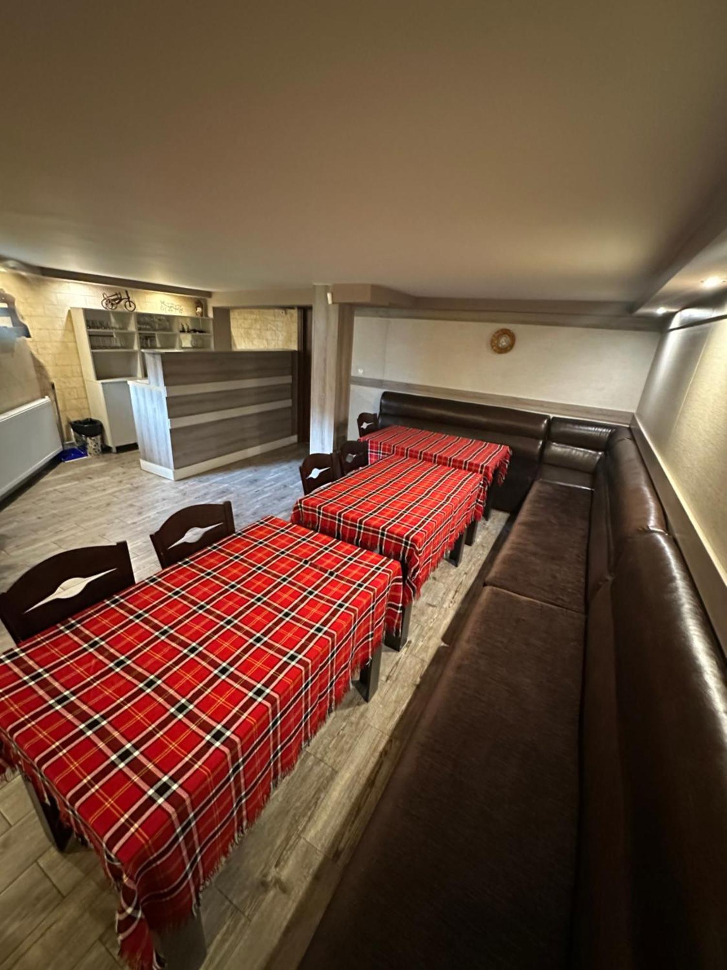 Advel Guest Hous Hotell Madzhare Exteriör bild