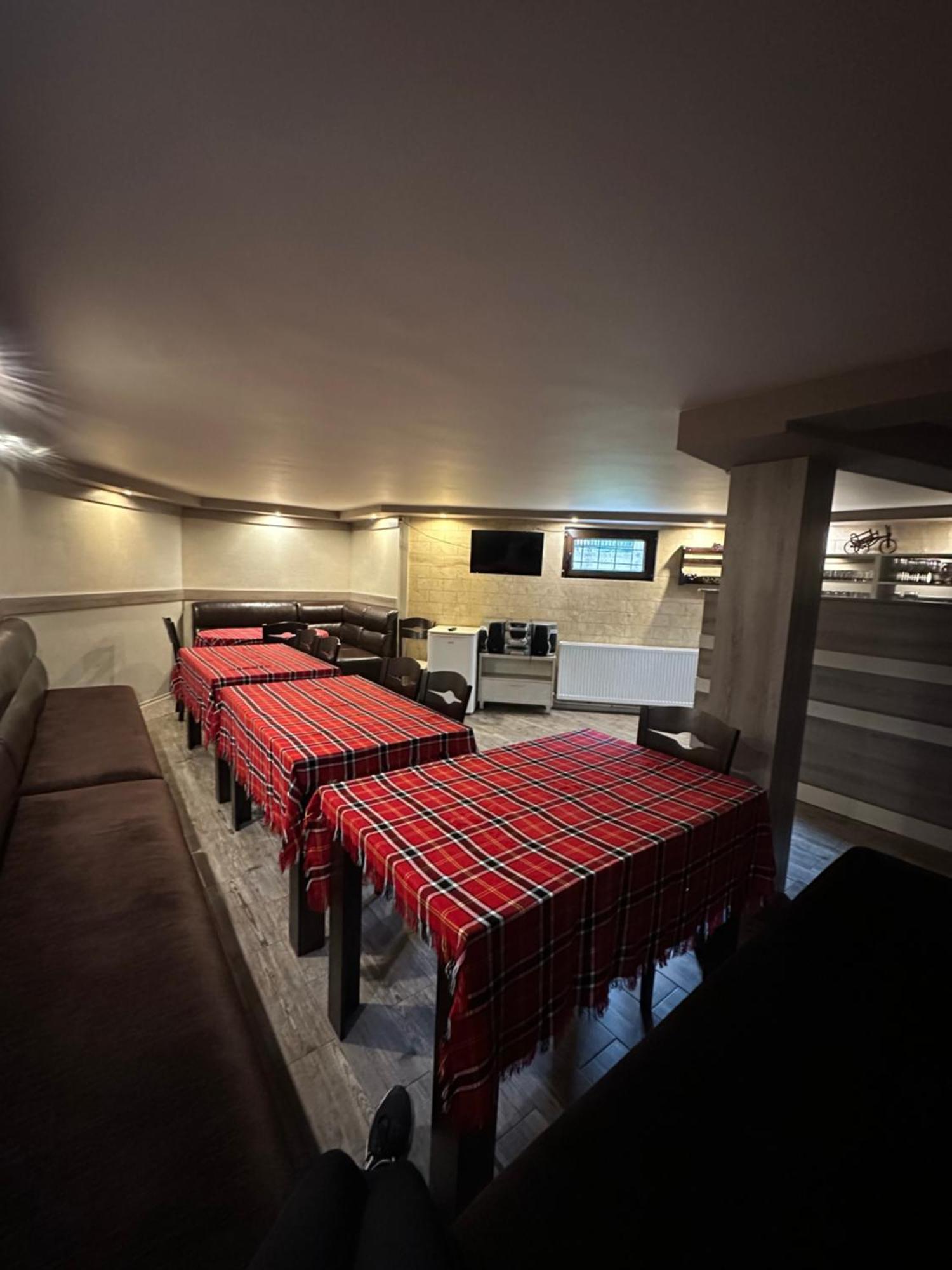 Advel Guest Hous Hotell Madzhare Exteriör bild