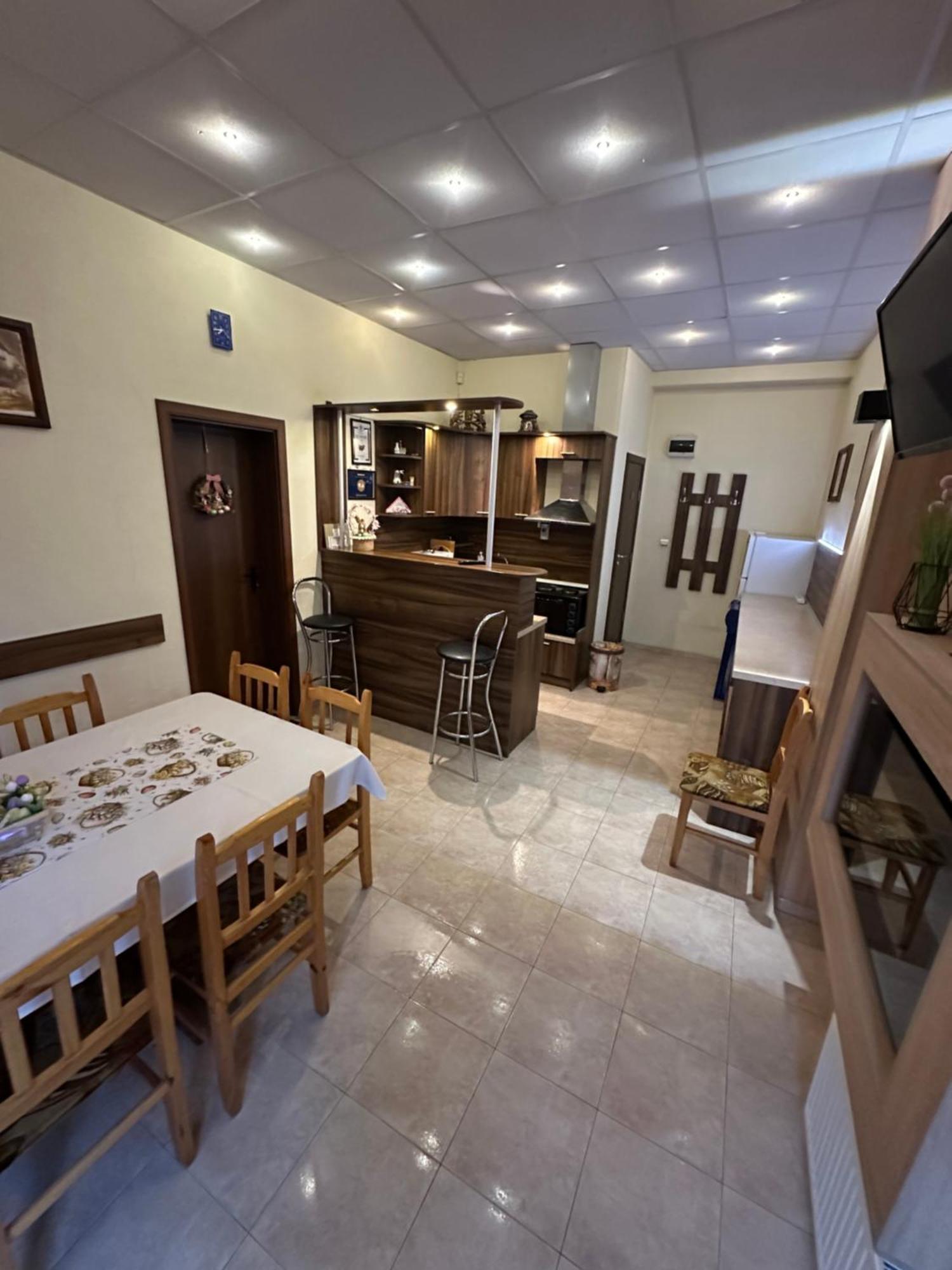 Advel Guest Hous Hotell Madzhare Exteriör bild