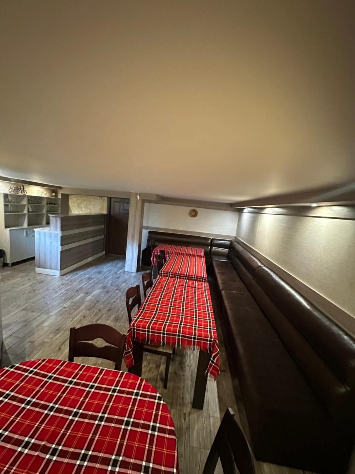 Advel Guest Hous Hotell Madzhare Exteriör bild